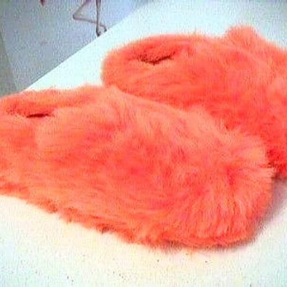 Fuzzy slippers - Picture 3 of 4